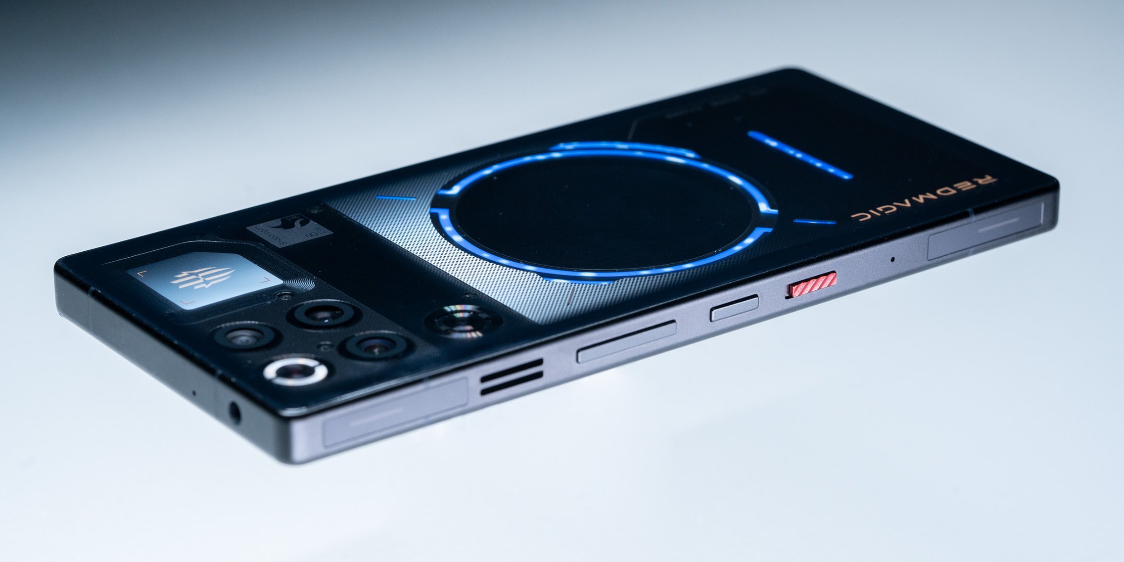 Redmagic 11 Pro: gaming smartphone with liquid cooling - Digitec